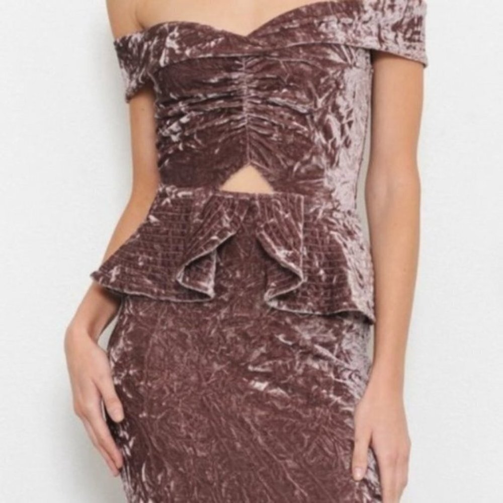STUNNING VELVET DRESS - Picture 4 of 4